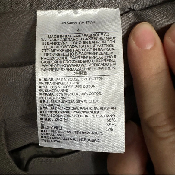 Banana republic Sloan skinny pants. Size 4. Ankle length - Picture 8 of 8